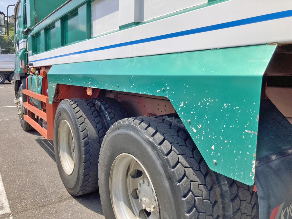 助手席側リヤフェンダーに塗装剥がれがあります。|いすゞ ギガ QPG-CXZ77BTの写真27