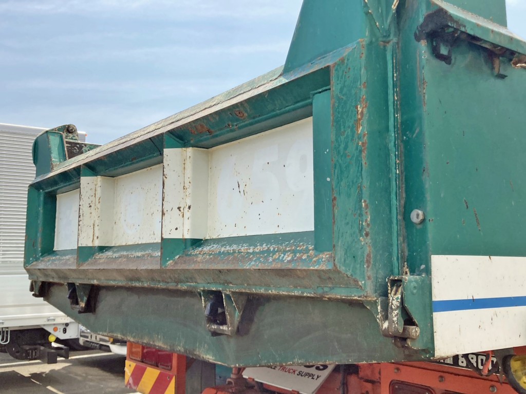 リヤゲート周りもアングル加工されています。(運転席側)|いすゞ ギガ QPG-CXZ77BTの写真32