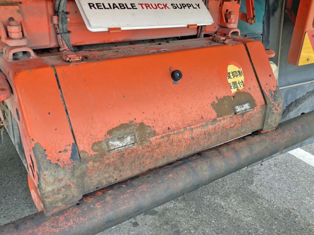 リヤ中央に工具箱が付いています。|いすゞ ギガ QPG-CXZ77BTの写真34