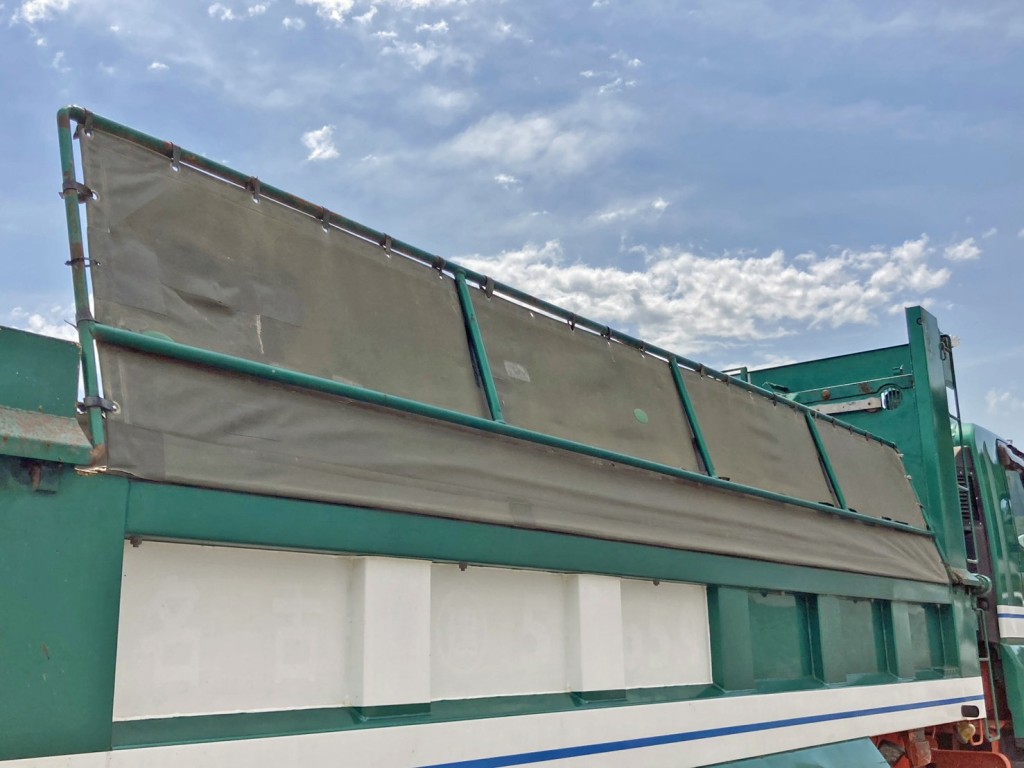 運転席側コボレーンシートに破れ・パッチ当て箇所があります。|いすゞ ギガ QPG-CXZ77BTの写真36