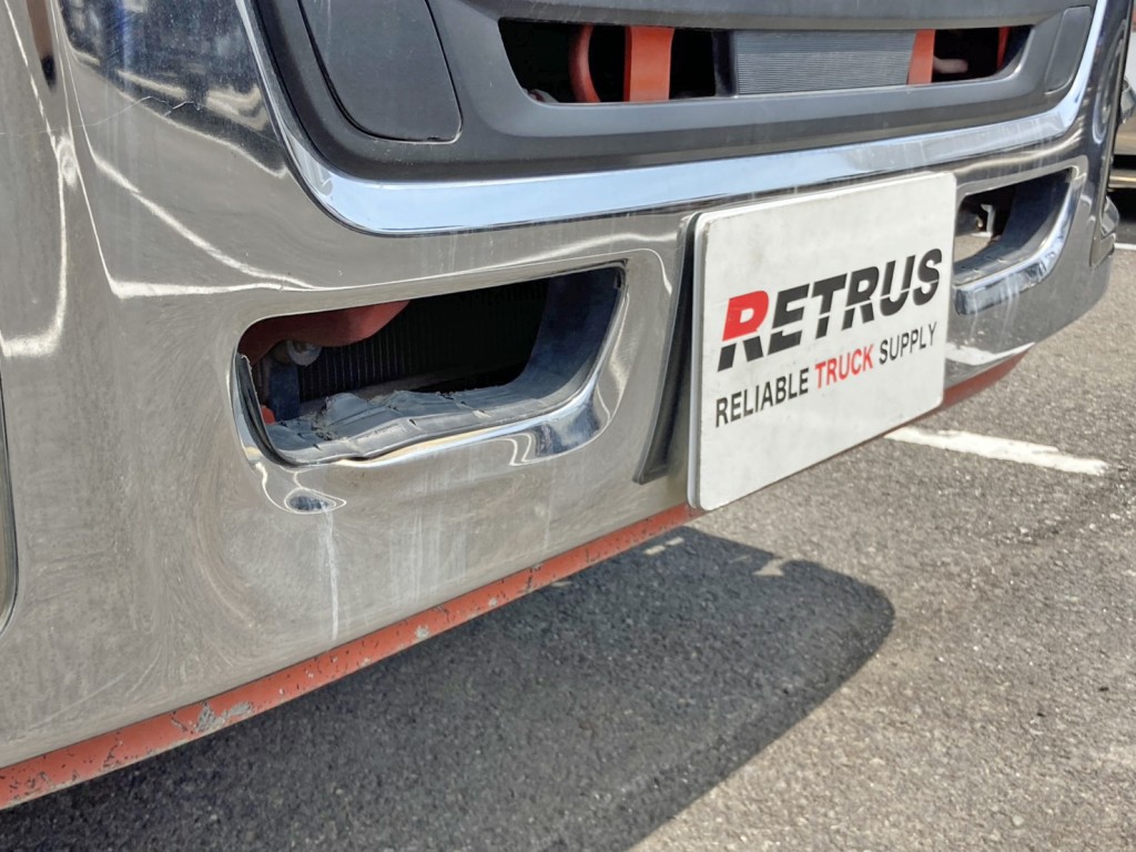 フロントバンパー運転席側にヘコミがあります。|いすゞ ギガ QPG-CXZ77BTの写真41