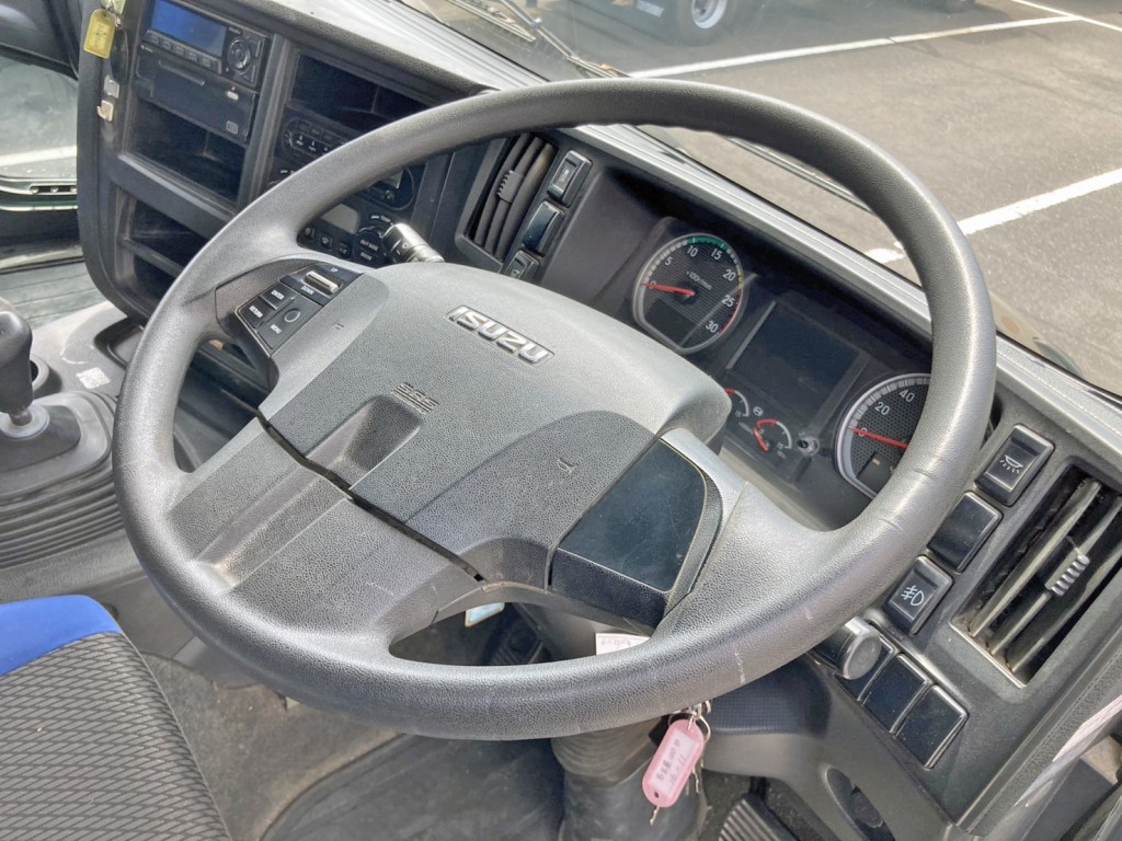 ハンドルグリップにスレがあります。|いすゞ ギガ QPG-CXZ77BTの写真45