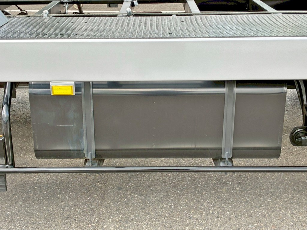 燃料タンクは200Lです。|日野 レンジャー 2PG-FD2ABG(2WD)の写真22