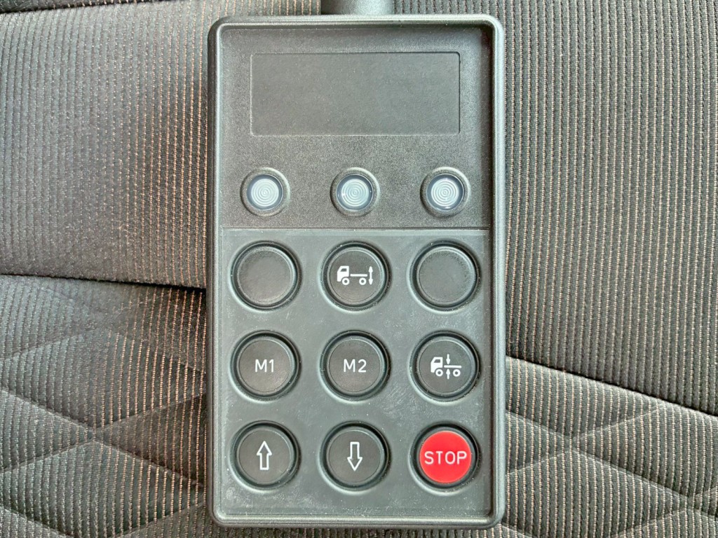 エアサスのコントローラーです。|日野 レンジャー 2PG-FD2ABG(2WD)の写真24