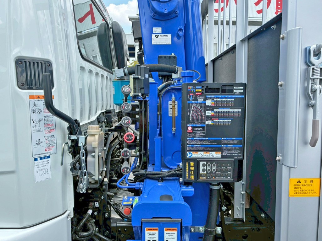 クレーンの操作レバーです。|三菱 ファイター 2KG-FK62F(2WD)の写真15