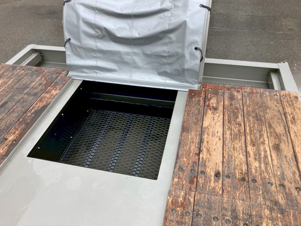 床板前方中央部に物入れが付いています。|東邦  TD34H0G2Sの写真11