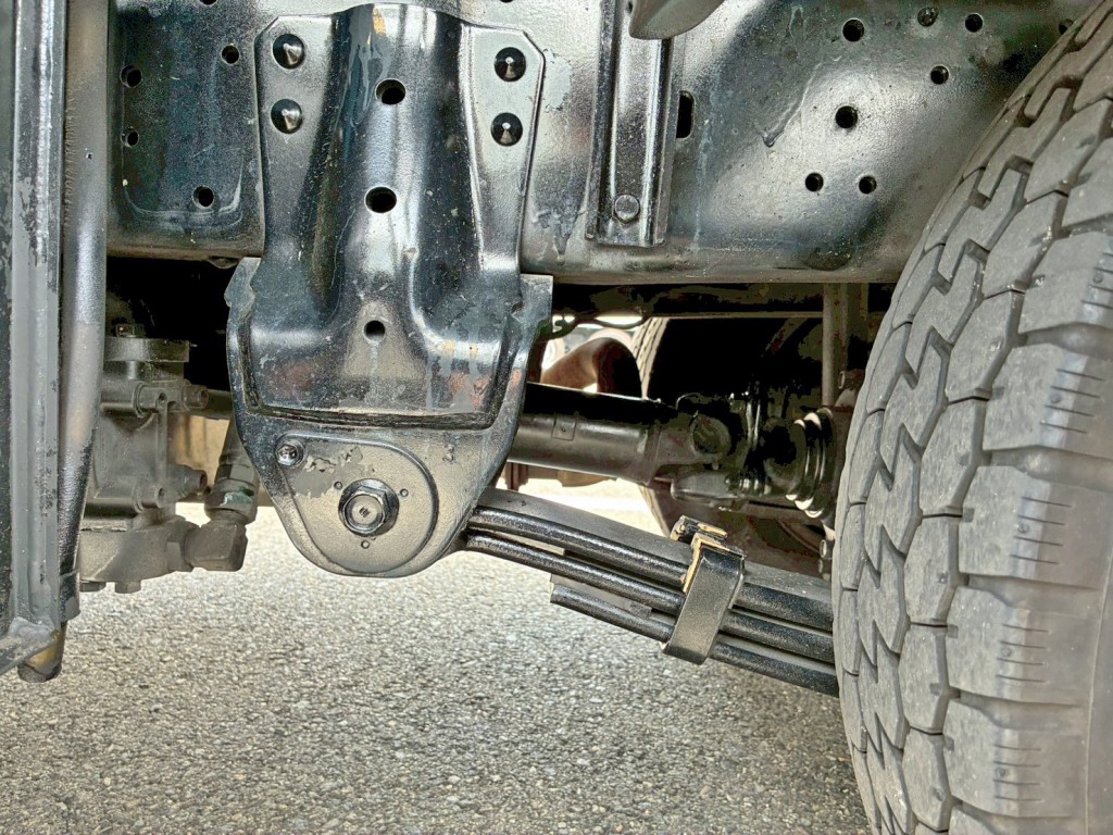 リーフサスです。|日野 デュトロ TKG-XZU600X(2WD)の写真5