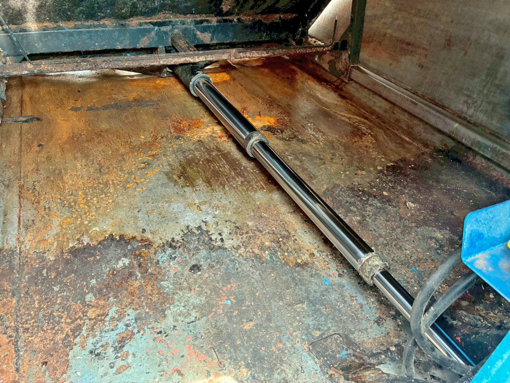 シリンダーの状態です。|日野 デュトロ TKG-XZU600X(2WD)の写真21
