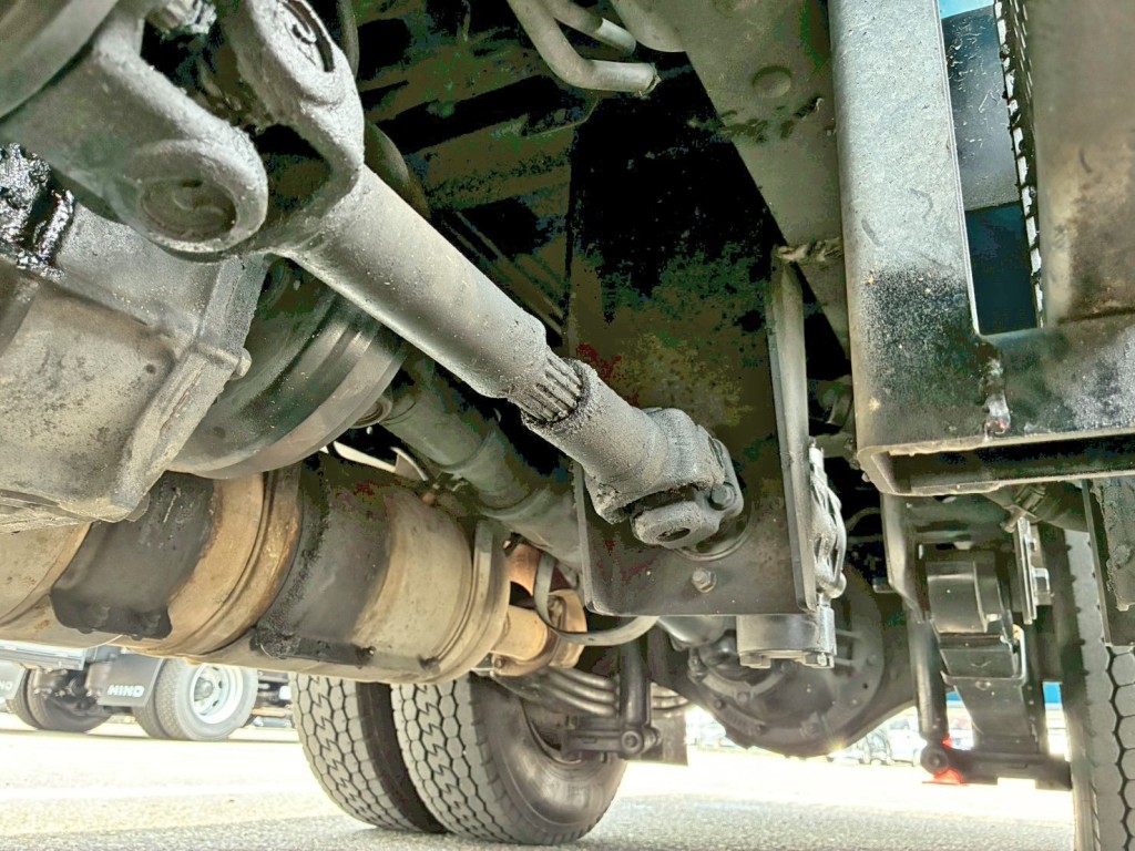 下回りの状態です。(中央部)|日野 デュトロ TKG-XZU600X(2WD)の写真23
