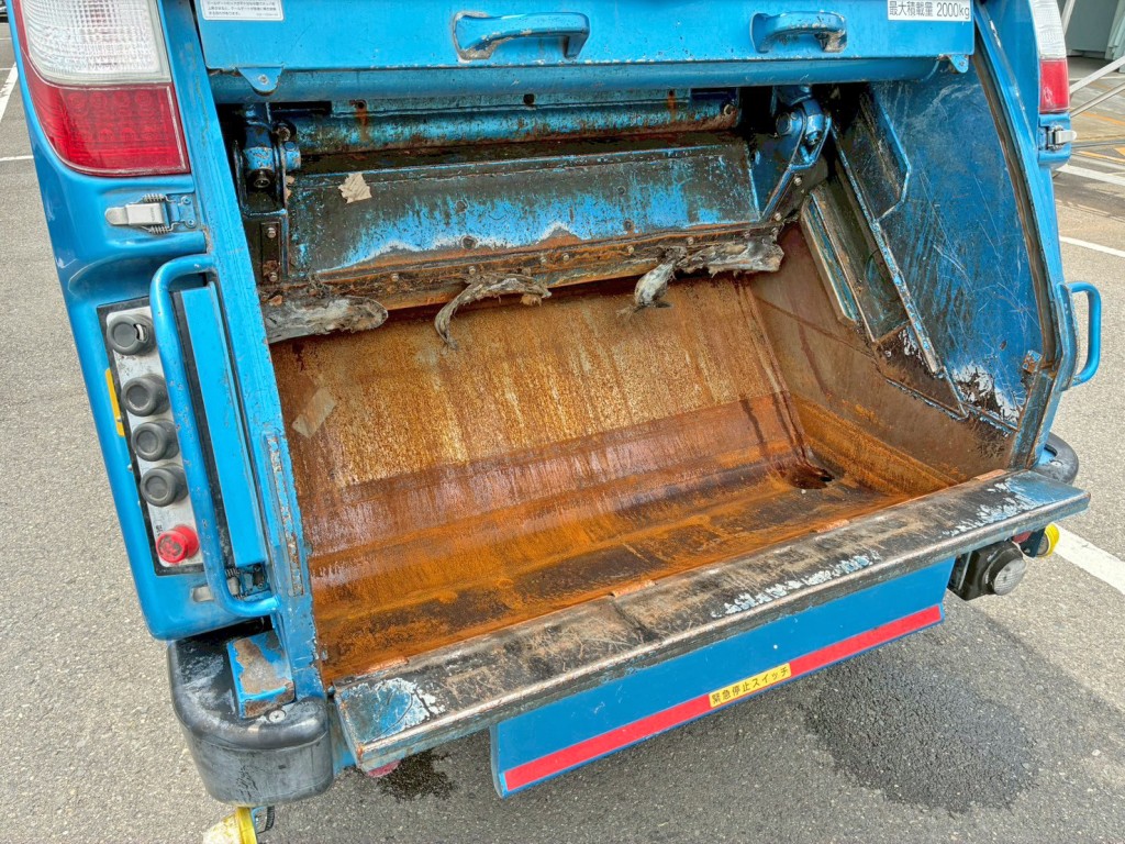 積み込み方式はプレス式です。|日野 デュトロ TKG-XZU600X(2WD)の写真29