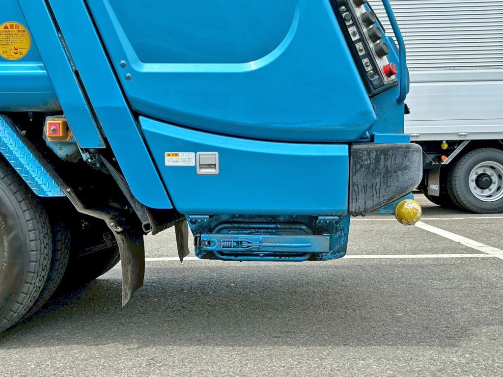 汚水タンクの排水口です。|日野 デュトロ TKG-XZU600X(2WD)の写真34