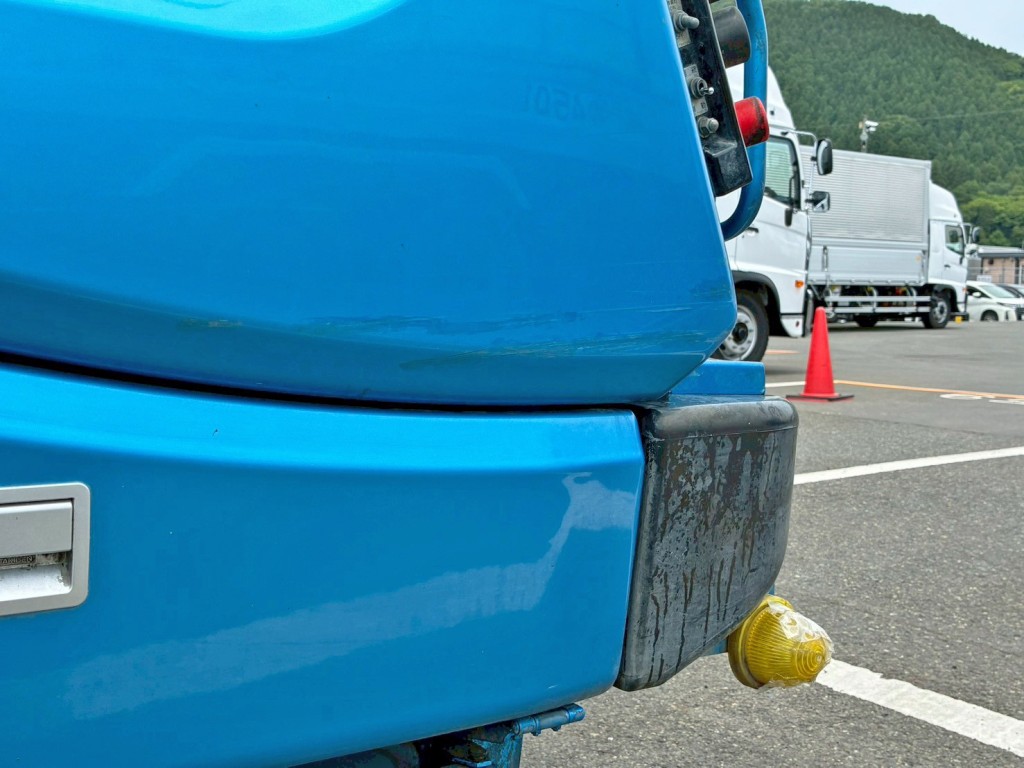 ホッパー助手席側下部に引きキズがあります。|日野 デュトロ TKG-XZU600X(2WD)の写真38