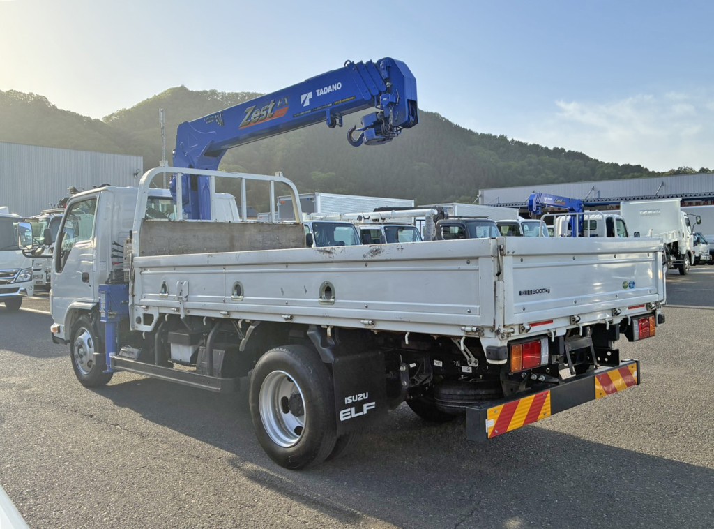 いすゞ エルフ 2RG-NKR88R(2WD)の写真3