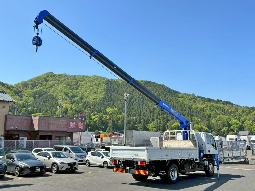 いすゞ エルフ 2RG-NKR88R(2WD)の写真4