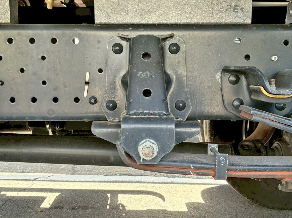 リーフサスです。|いすゞ エルフ 2RG-NKR88R(2WD)の写真5