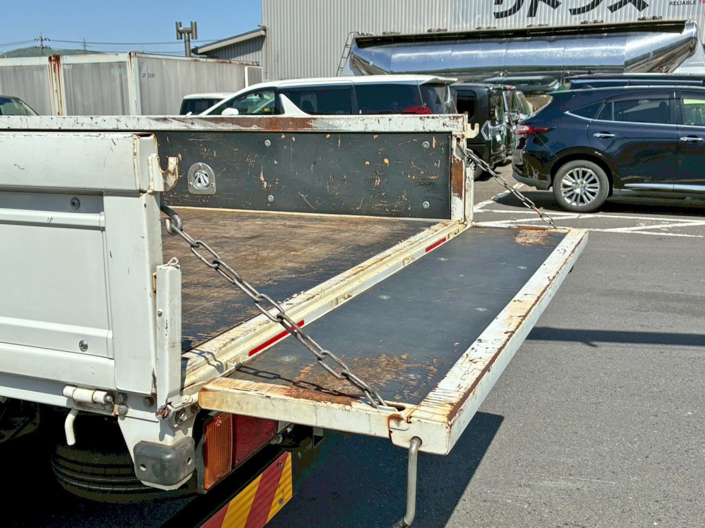 リヤアオリは水平に出来ます。|いすゞ エルフ 2RG-NKR88R(2WD)の写真10