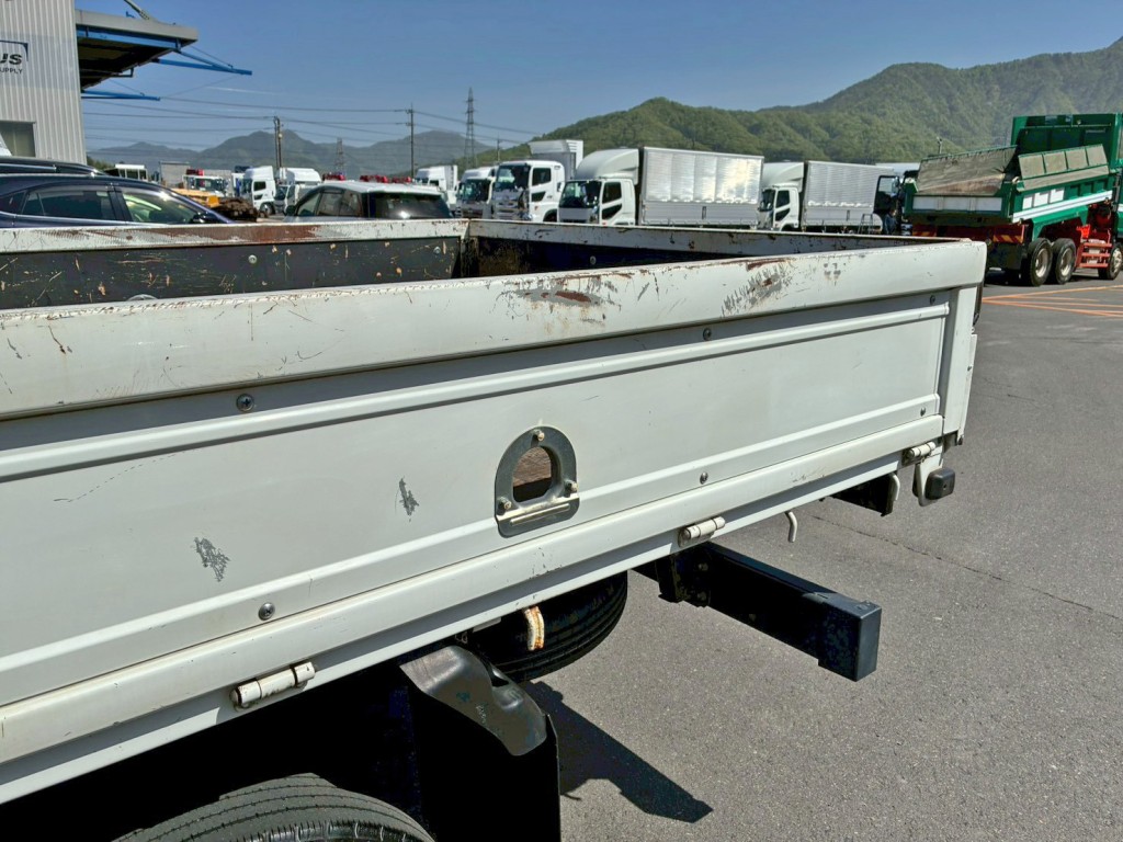 助手席側アオリ後方にキズがあります。|いすゞ エルフ 2RG-NKR88R(2WD)の写真14