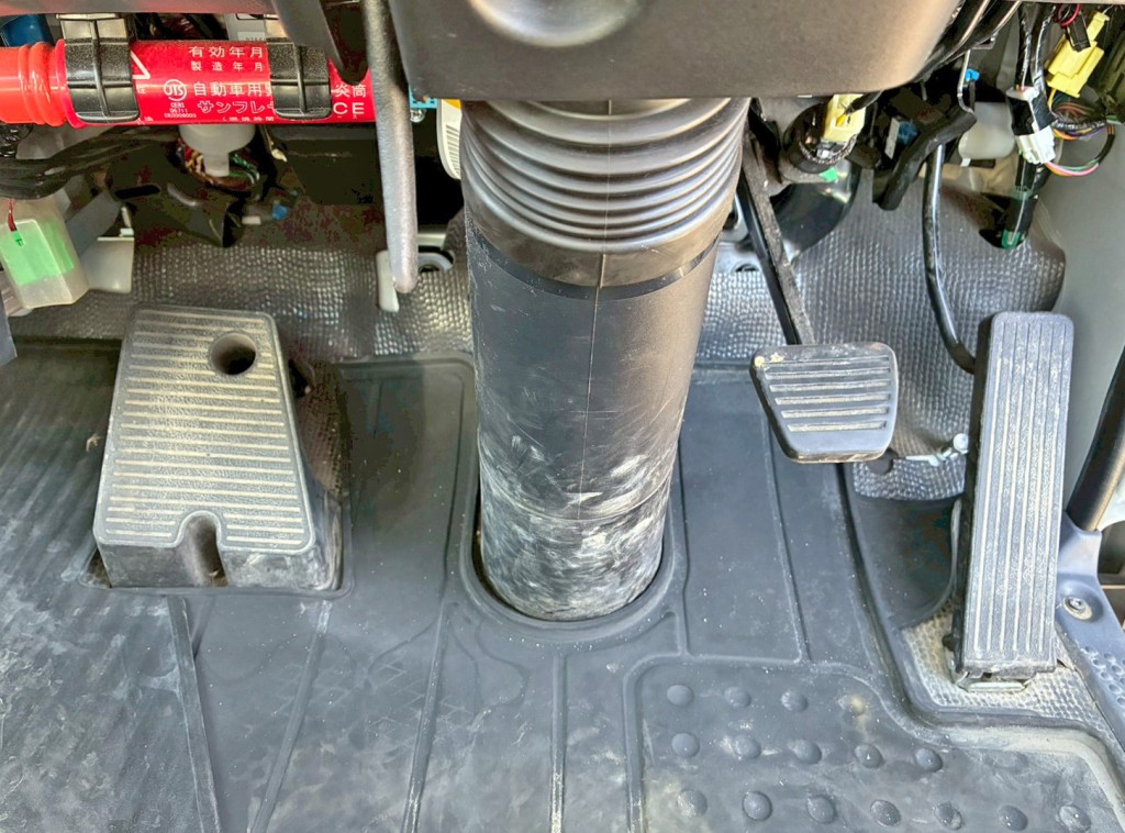 2ペダルです。|いすゞ エルフ 2RG-NKR88R(2WD)の写真29