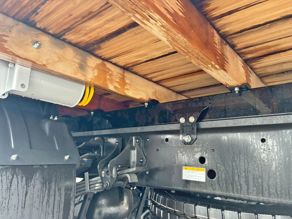 シャーシとネタの状態です。（縦ネタ鉄製・横ネタ木製です）|日野 レンジャー 2KG-FE2ACAの写真6