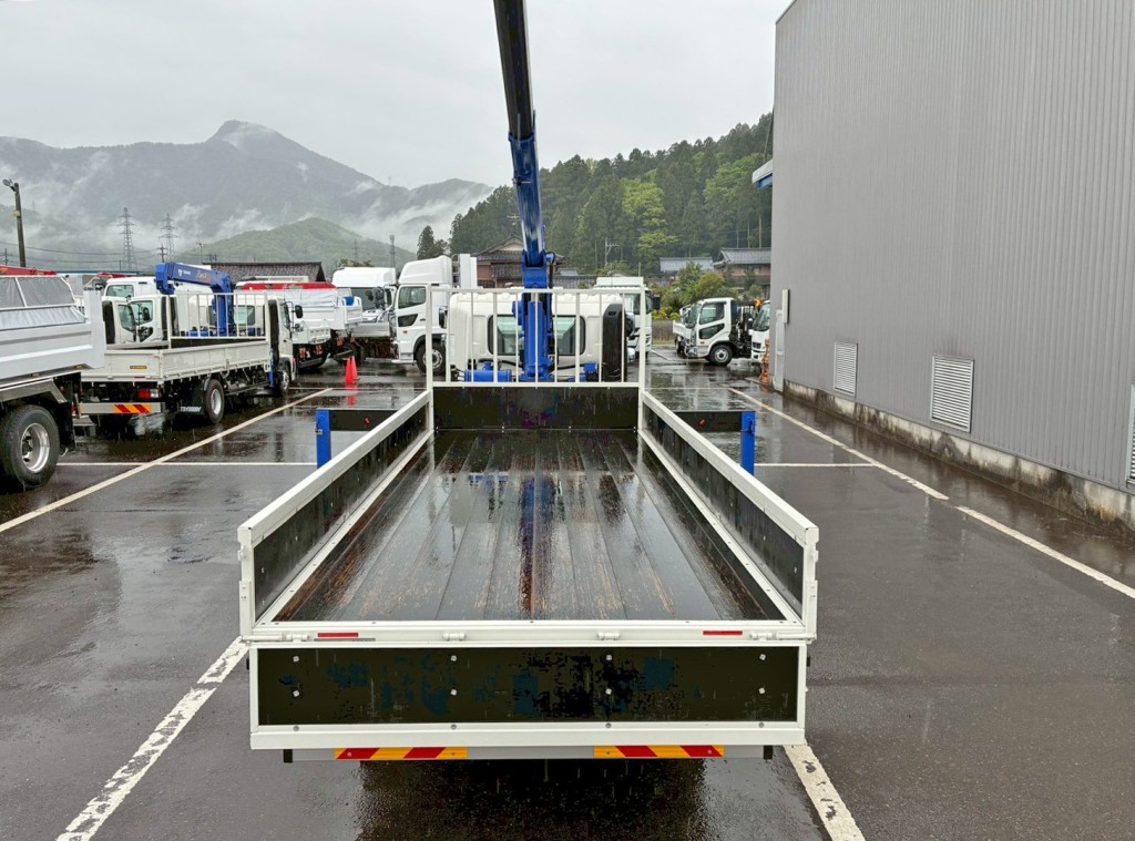 床は板張りです。|日野 レンジャー 2KG-FE2ACAの写真8