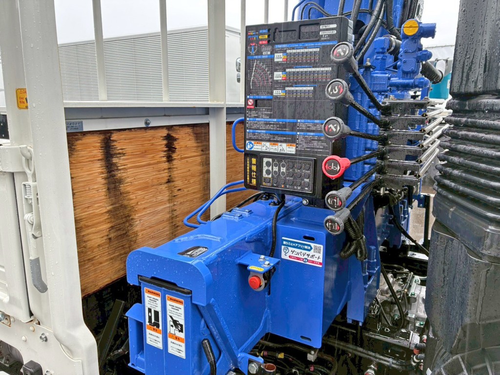 アウトリガーは差し違い式です。|日野 レンジャー 2KG-FE2ACAの写真11