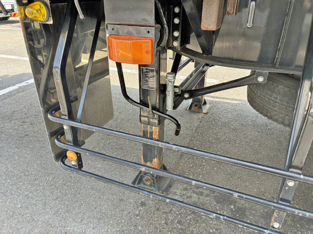 脚は手動式です。|トレクス PFB34117改の写真23