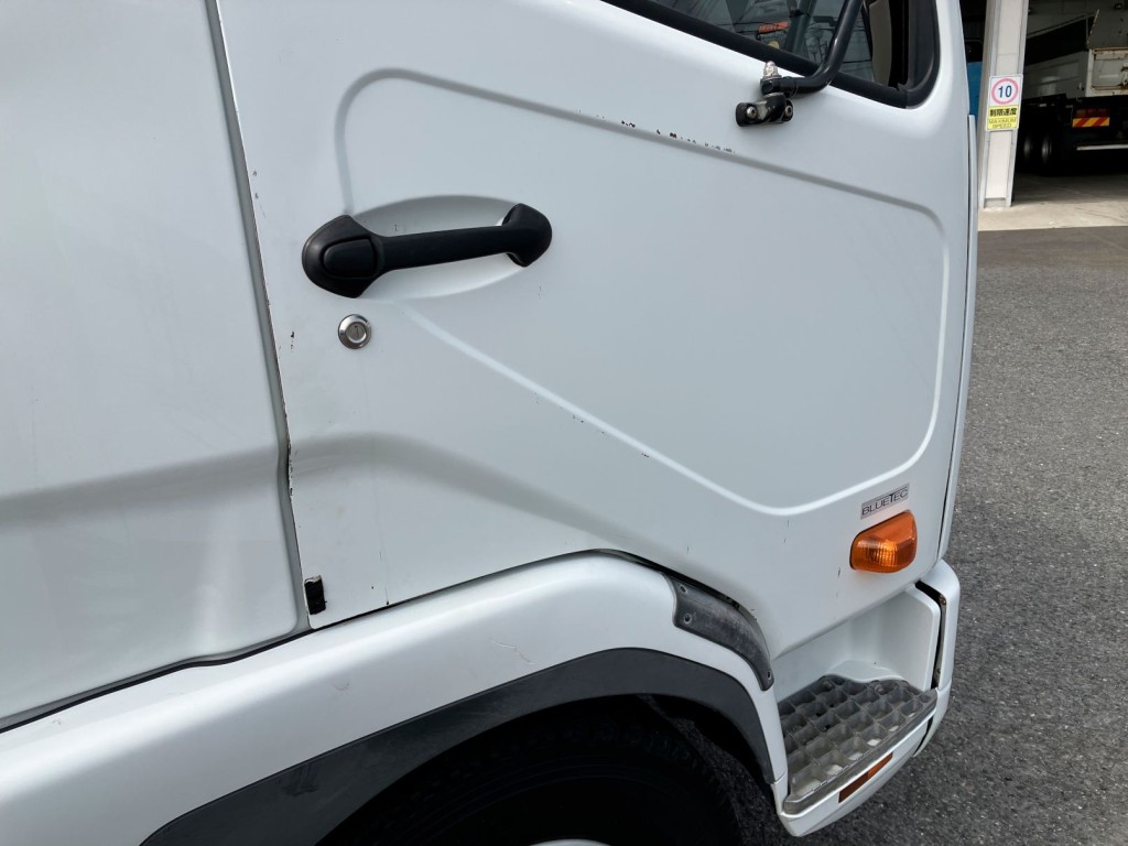 運転席側ドアにキズ・凹みがあります。|三菱 ファイター QKG-FK62FZ(2WD)の写真42