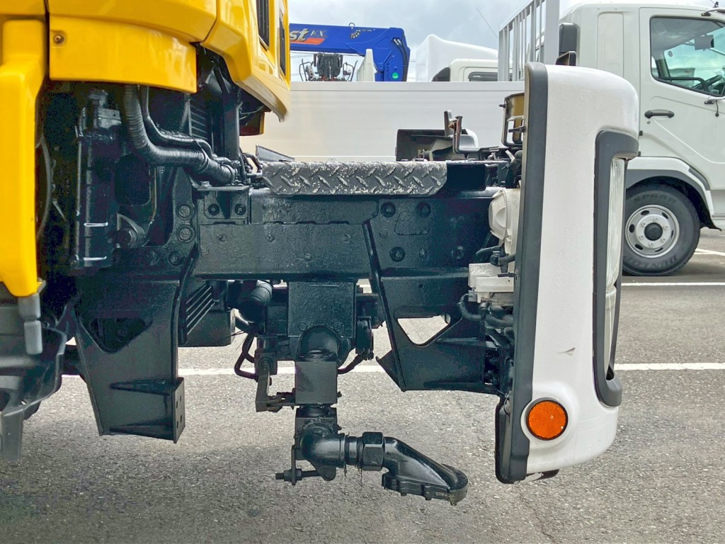 運転席側散水口の状態です。(散水口は舵切りができます)|いすゞ ギガ QKG-CYM77AMの写真13