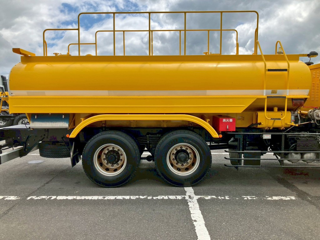 タンクの外観状態です。(運転席側)|いすゞ ギガ QKG-CYM77AMの写真18