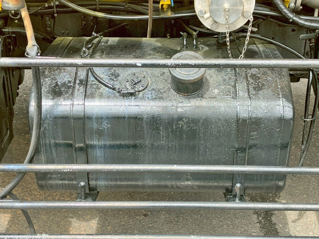 燃料タンクは200Lです。|いすゞ ギガ QKG-CYM77AMの写真31