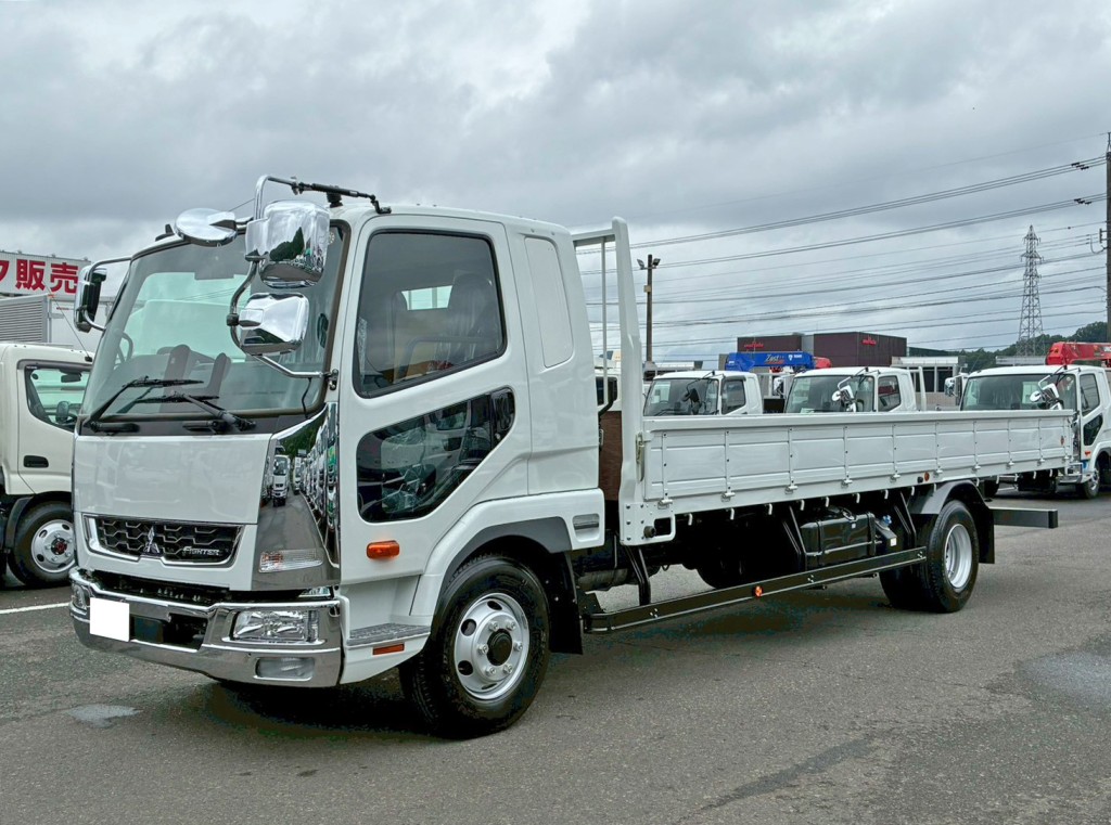 フロント周りメッキパーツで飾っています。|三菱 ファイター 2KG-FK62F(2WD)の写真1