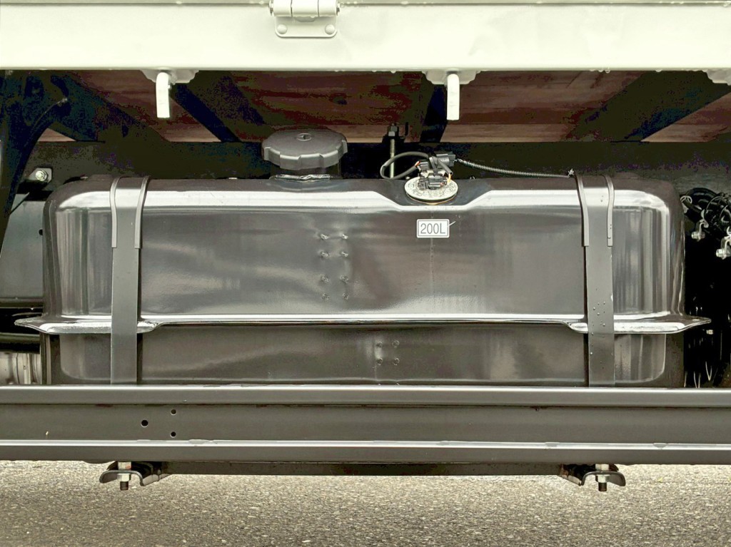 燃料タンクは200Lです。|三菱 ファイター 2KG-FK62F(2WD)の写真14