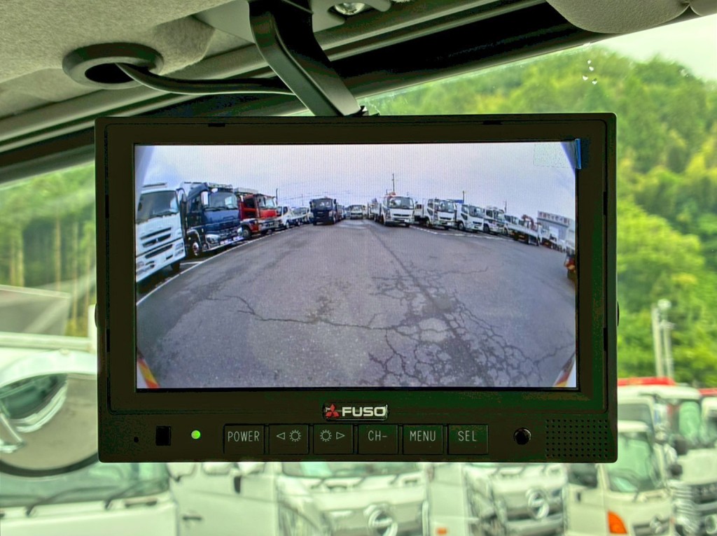 液晶バックモニター付きです。|三菱 ファイター 2KG-FK62F(2WD)の写真15