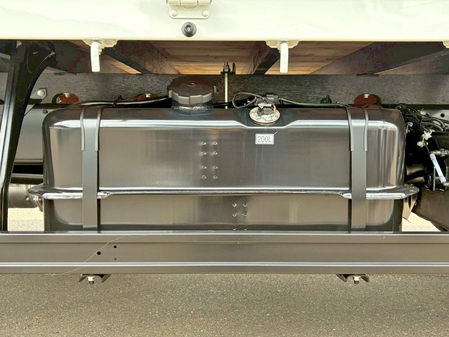 燃料タンクは200Lです。|三菱 ファイター 2KG-FK62F(2WD)の写真16