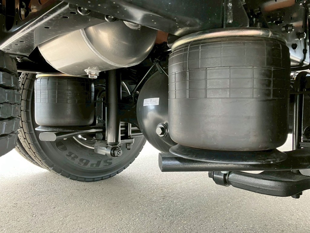 エアサスです。|三菱 ファイター 2KG-FK65F(2WD)の写真5