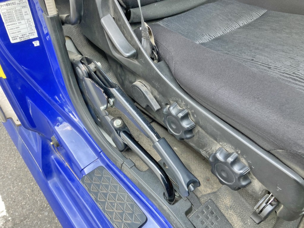 ダンプレバー付きです。|三菱 スーパーグレート 2PG-FV70HXの写真10