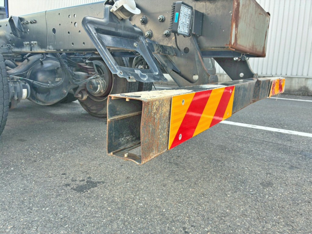 リヤバンパー助手席側カバー欠品しています。|三菱 スーパーグレート 2PG-FV70HXの写真14