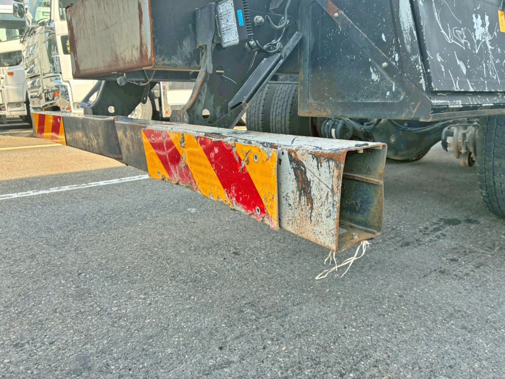 リヤバンパー運転席側カバー欠品しています。|三菱 スーパーグレート 2PG-FV70HXの写真15