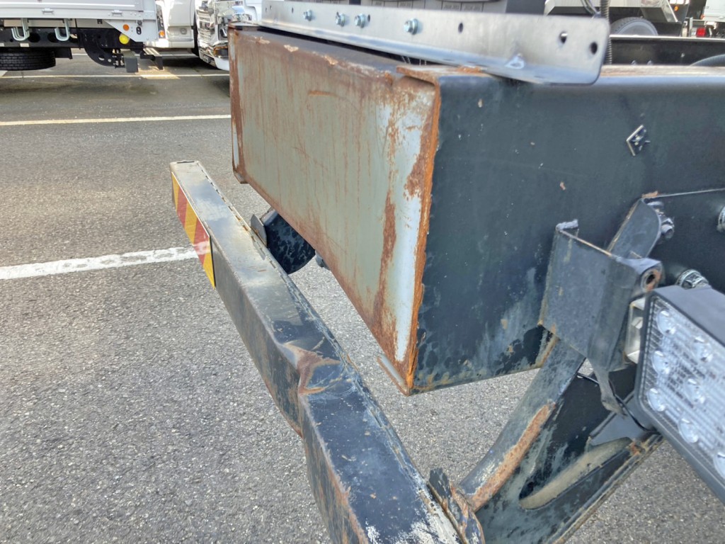 リヤNo.1クロスメンバーにヘコミがあります。|三菱 スーパーグレート 2PG-FV70HXの写真17