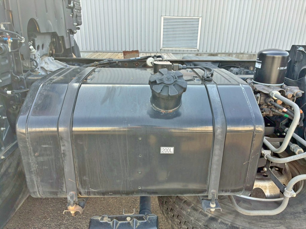 燃料タンクは200Lです。|三菱 スーパーグレート 2PG-FV70HXの写真21