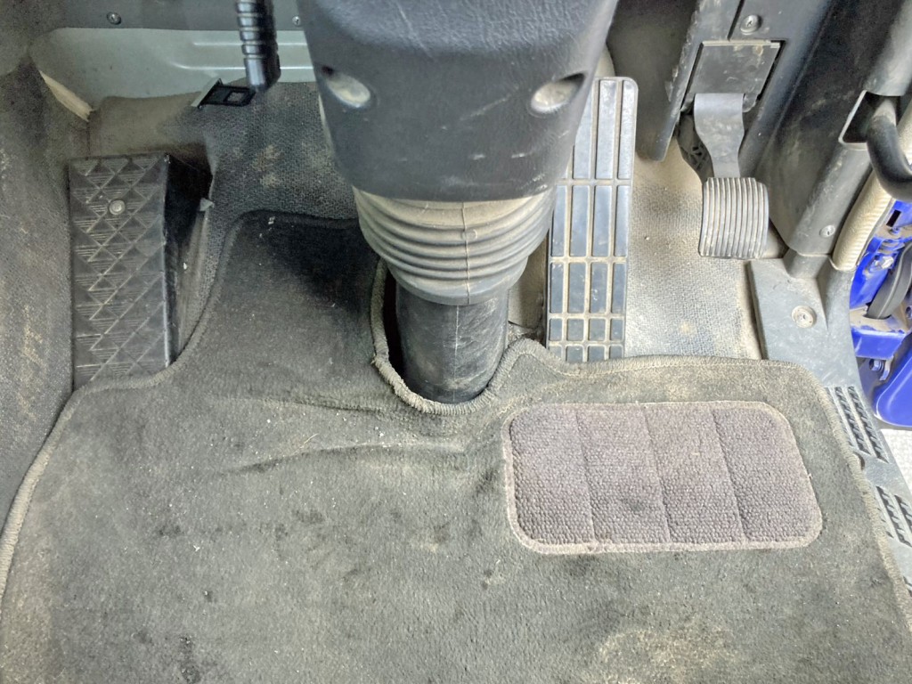 2ペダル仕様です。|三菱 スーパーグレート 2PG-FV70HXの写真23