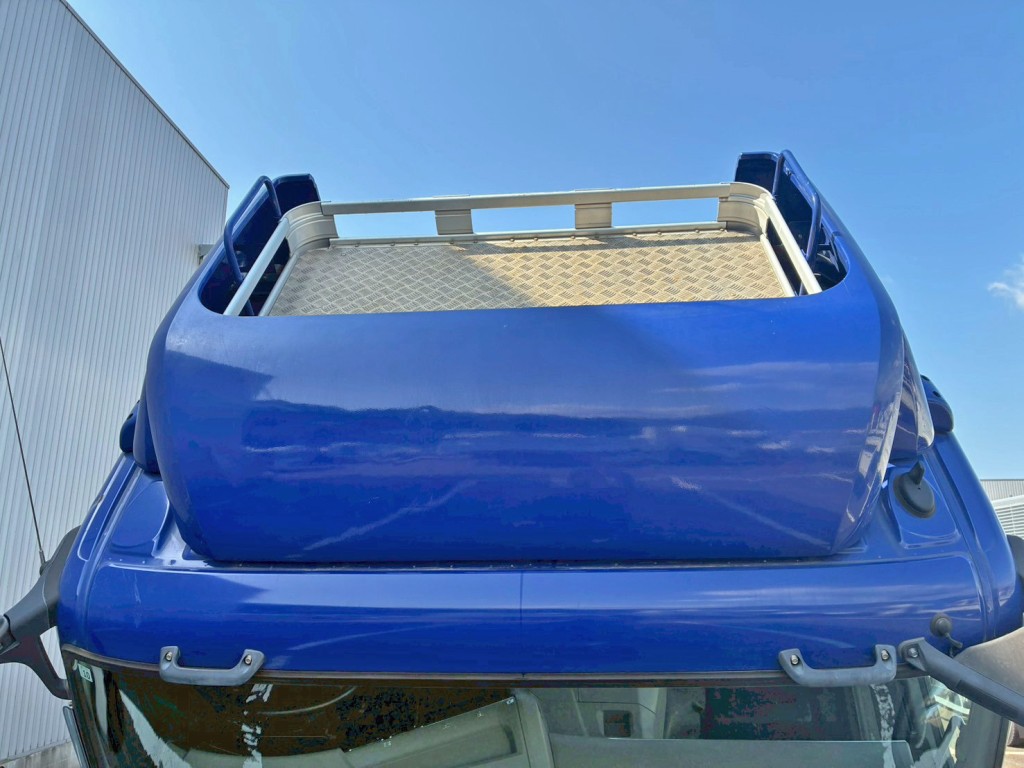 ルーフにシートデッキが付いています。|三菱 スーパーグレート 2PG-FV70HXの写真25