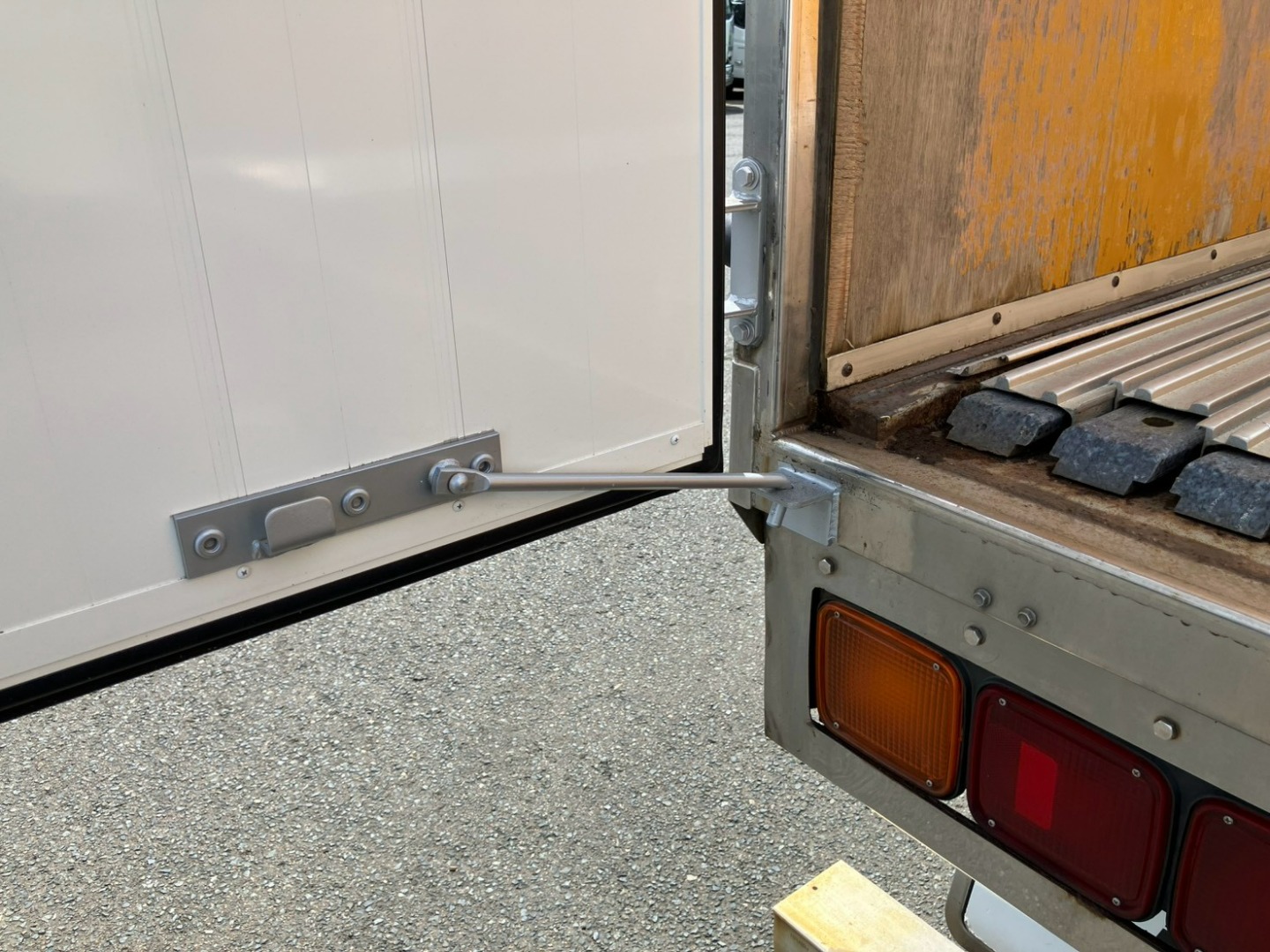 いすゞ フォワード QKG-FVZ34U2の写真11