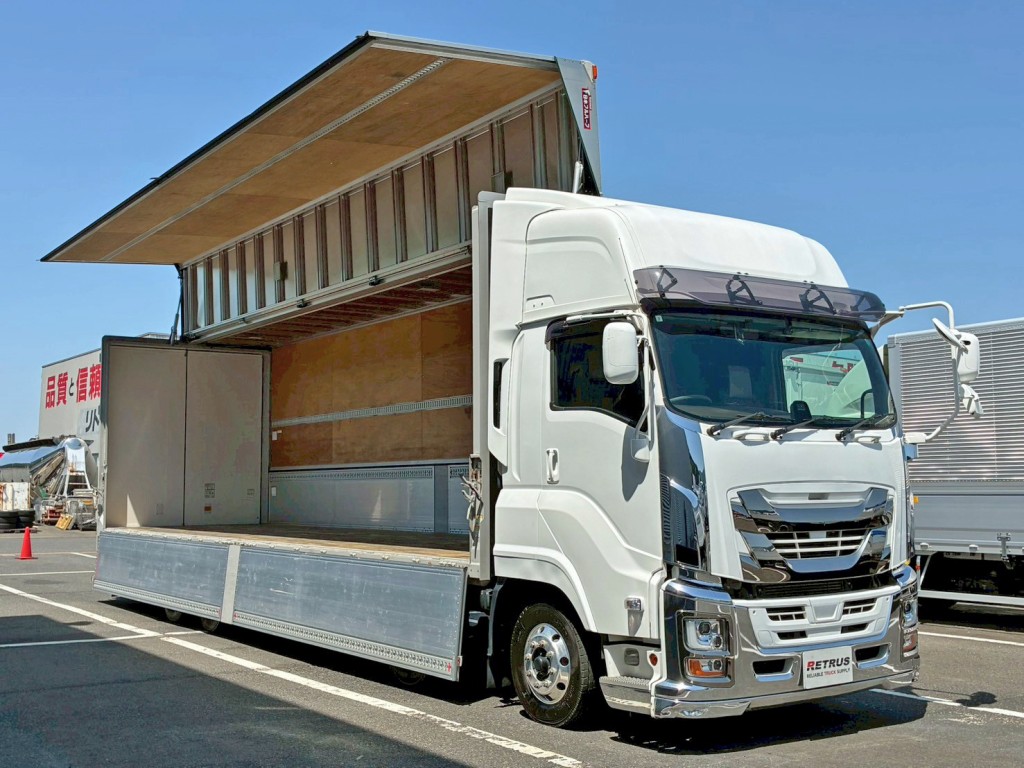 ホイールはアルミ製です。|いすゞ ギガ 2PG-CYJ77Dの写真2
