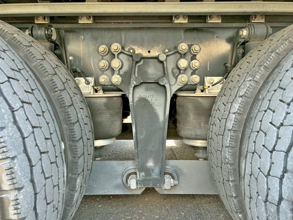 エアサスです。|いすゞ ギガ 2PG-CYJ77Dの写真5