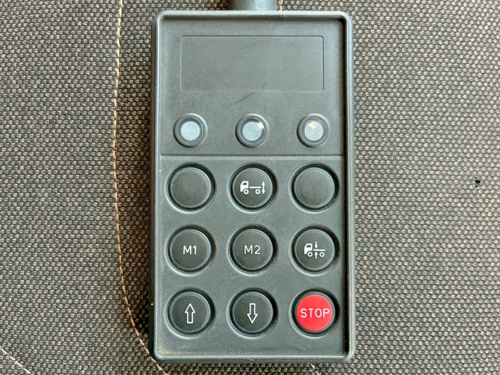 エアサスのコントローラーです。|いすゞ ギガ 2PG-CYJ77Dの写真25