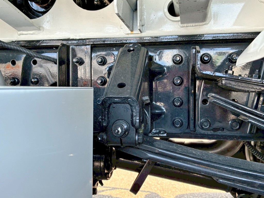 リーフサスです。|三菱 キャンター 2PG-FEA80(2WD)の写真5