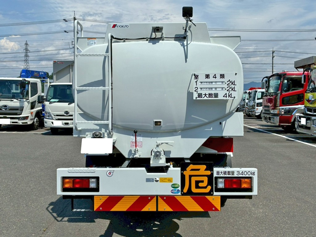 積載物は重油・軽油・灯油です。|三菱 キャンター 2PG-FEA80(2WD)の写真10