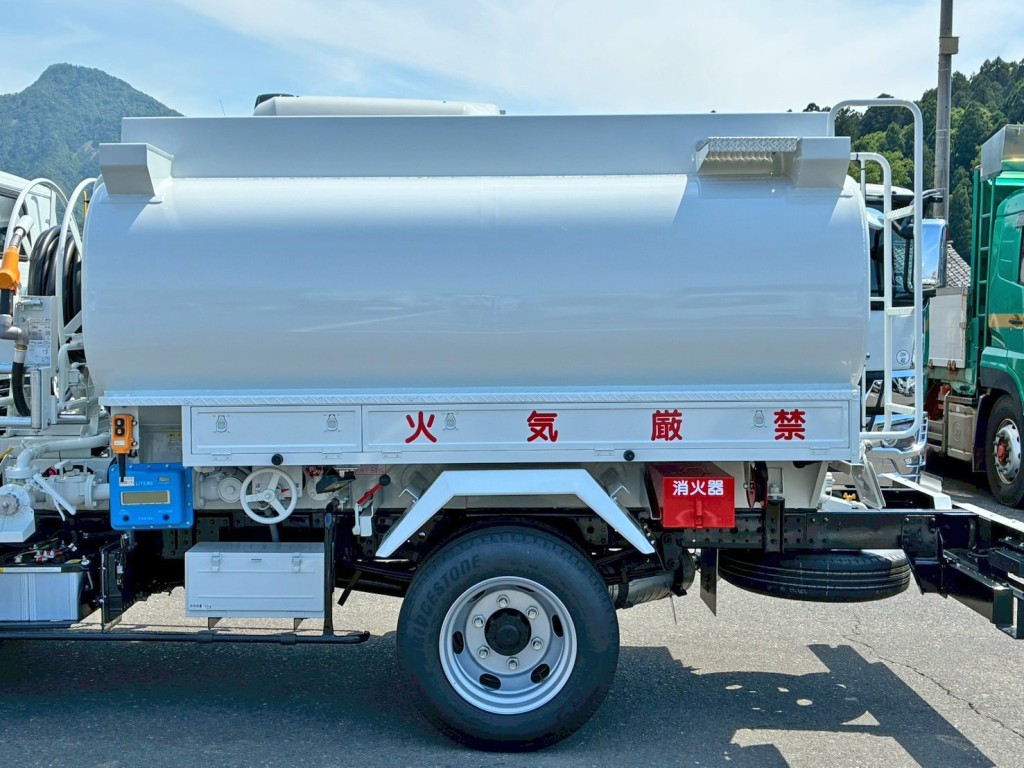 タンクの外観状態です。(助手席側)|三菱 キャンター 2PG-FEA80(2WD)の写真11