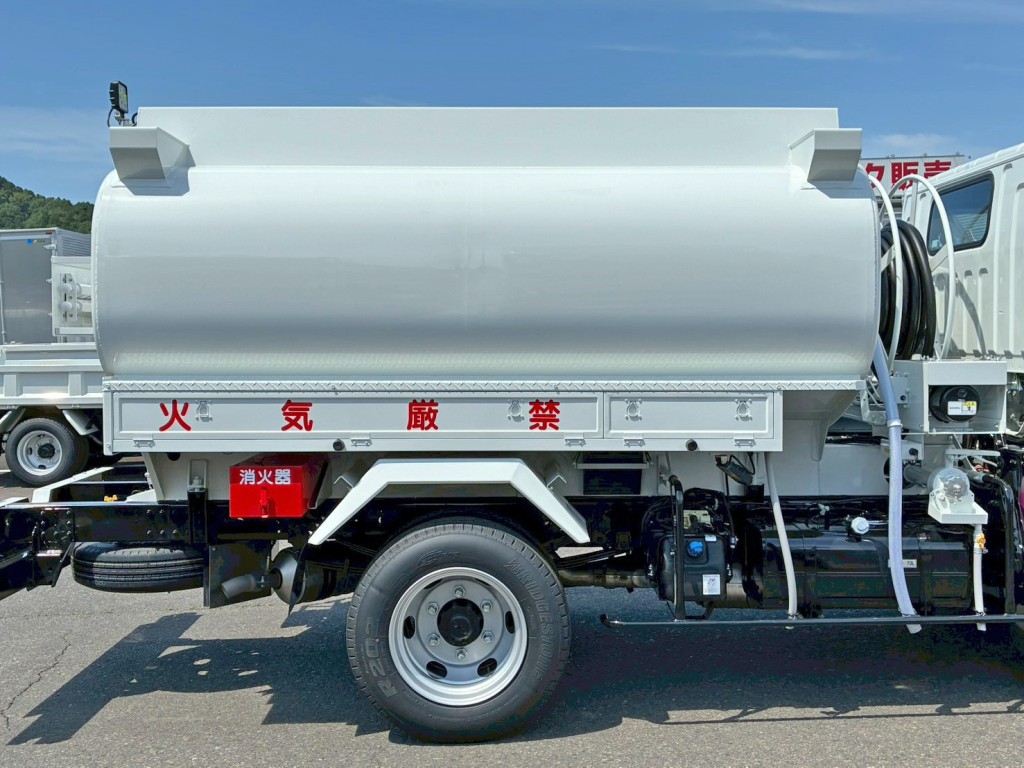 タンクの外観状態です。(運転席側)|三菱 キャンター 2PG-FEA80(2WD)の写真12